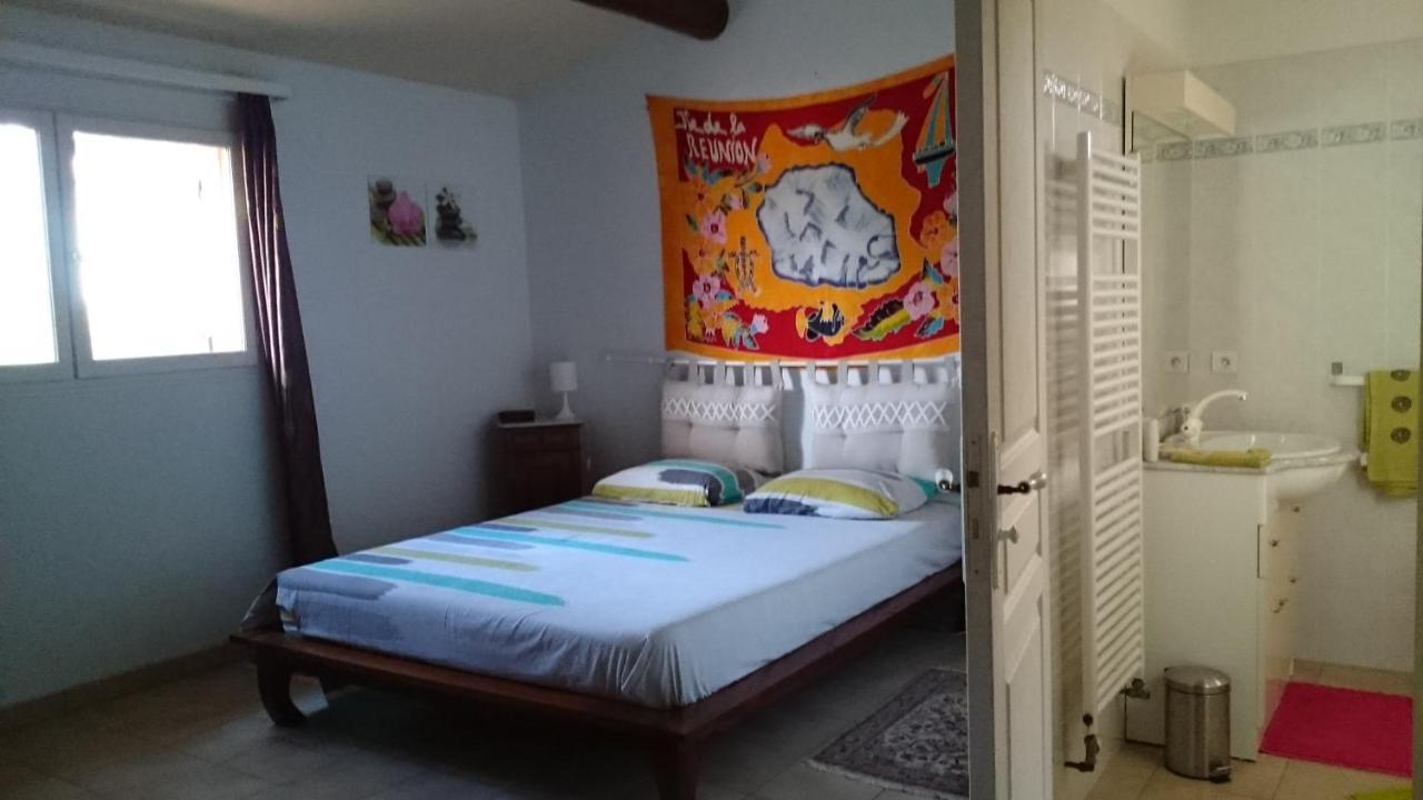 Mas Les Cigales Bed & Breakfast Roaix Exterior photo